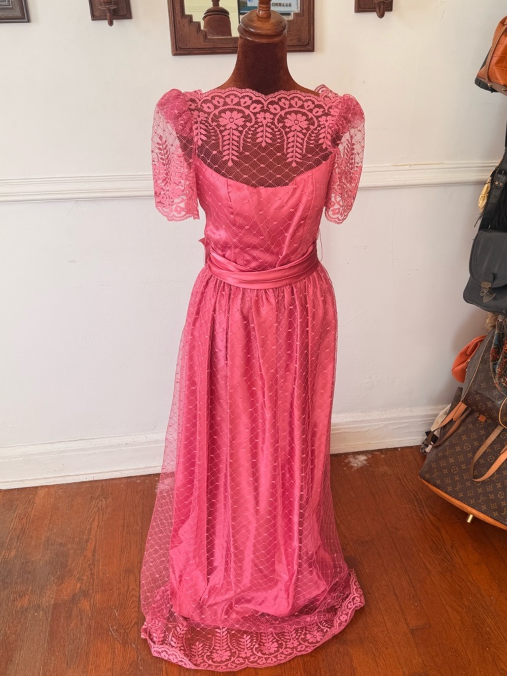 Vintage-Inspired Pink Lace Evening Dress